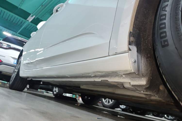 Used Buick Verano 2020 20T CVT Leading Edition Right Side Sill