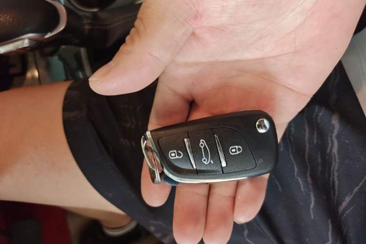 Used Buick Verano 2020 20T CVT Leading Edition Vehicle Key
