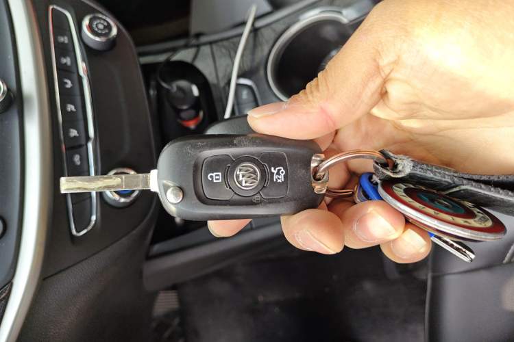 Used Buick Verano 2020 20T CVT Leading Edition Vehicle Key