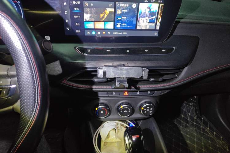 Used Buick Verano 2022 Pro GS Wind-Chasing Edition Audio And AC Panel