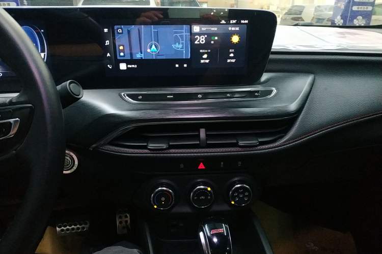 Used Buick Verano 2022 Pro GS Wind-Chasing Edition Audio And AC Panel