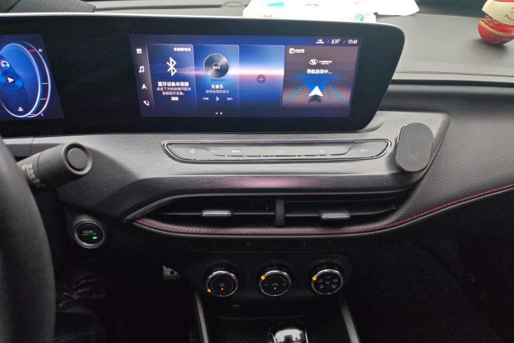 Used Buick Verano 2022 Pro GS Wind-Chasing Edition Audio And AC Panel
