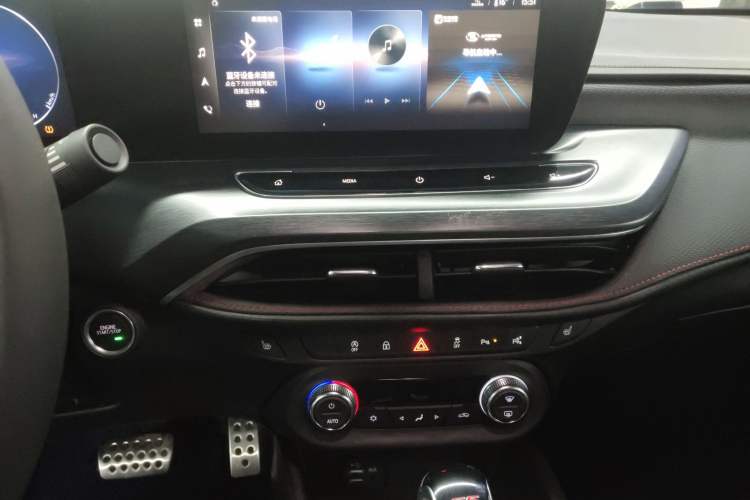Used Buick Verano 2022 Pro GS Gale Edition Audio And AC Panel