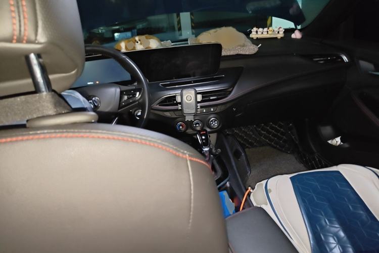 Used Buick Verano 2022 Pro GS Wind-Chasing Edition Center Console