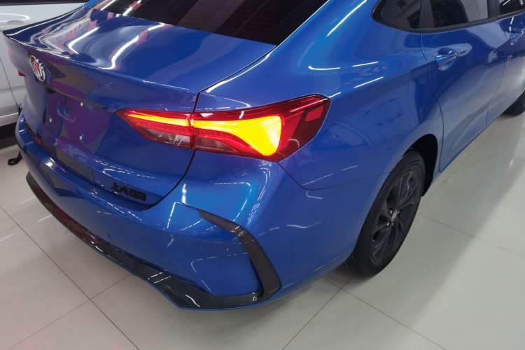 Used Buick Verano 2022 Pro GS Wind-Chasing Edition Exterior 6
