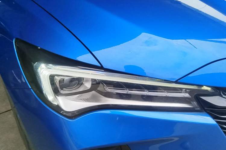 Used Buick Verano 2022 Pro GS Gale Edition Right Front Headlight