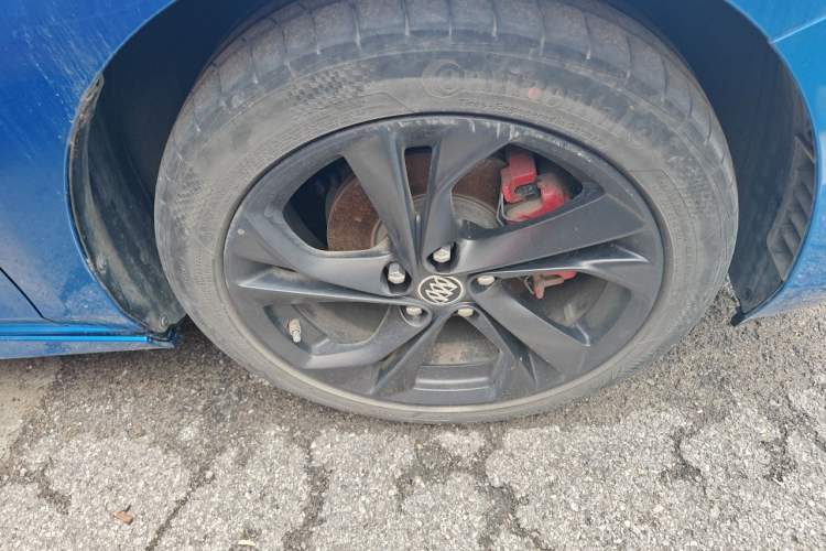 Used Buick Verano 2022 Pro GS Gale Edition Right Front Wheel Hub