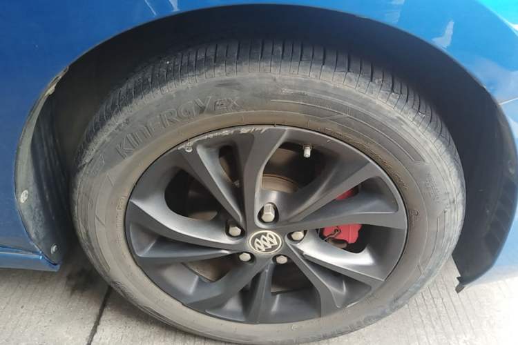 Used Buick Verano 2022 Pro GS Gale Edition Right Front Wheel Hub