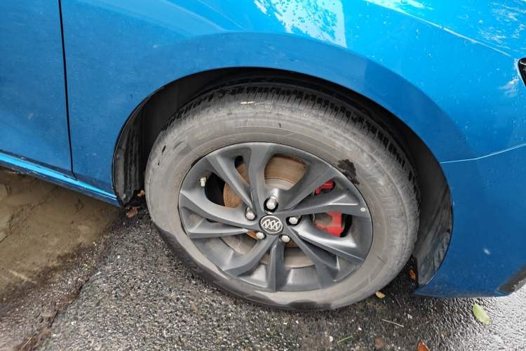 Used Buick Verano 2022 Pro GS Wind-Chasing Edition Right Front Wheel Hub