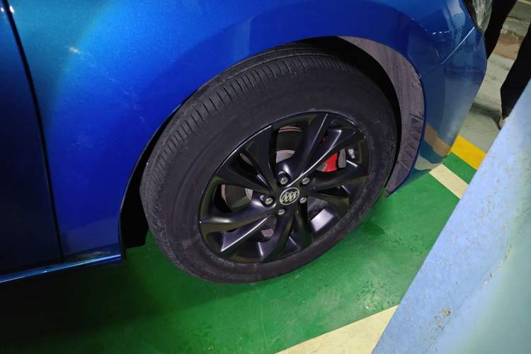 Used Buick Verano 2022 Pro GS Wind-Chasing Edition Right Front Wheel Hub