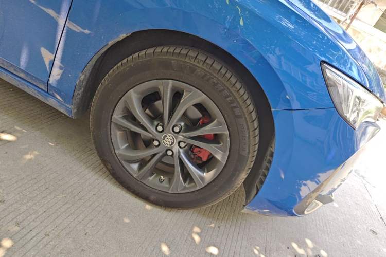 Used Buick Verano 2022 Pro GS Wind-Chasing Edition Right Front Wheel Hub