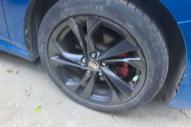 Used Buick Verano 2022 Pro GS Gale Edition Right Front Wheel Hub