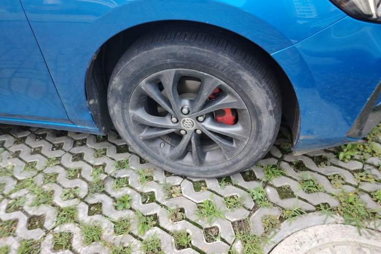 Used Buick Verano 2022 Pro GS Wind-Chasing Edition Right Front Wheel Hub