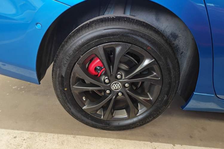 Used Buick Verano 2022 Pro GS Gale Edition Right Rear Wheel Hub