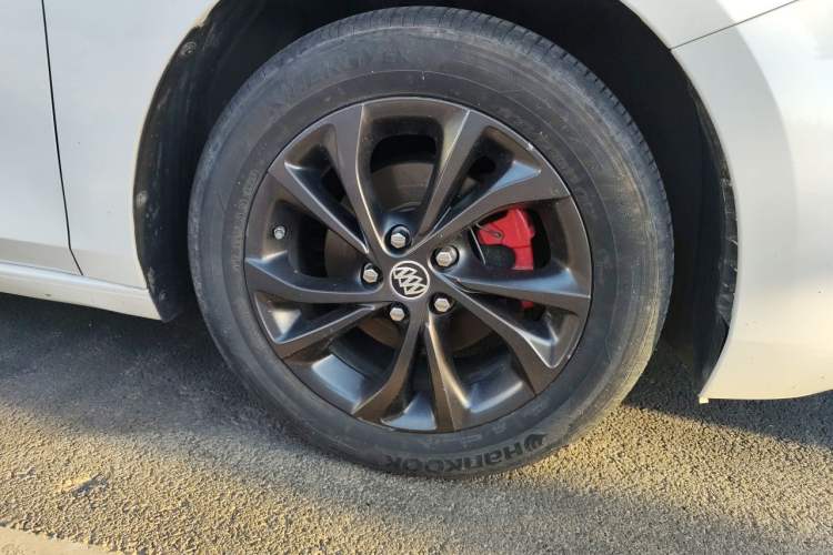 Used Buick Verano 2022 Pro GS Wind-Chasing Edition Right Front Wheel Hub