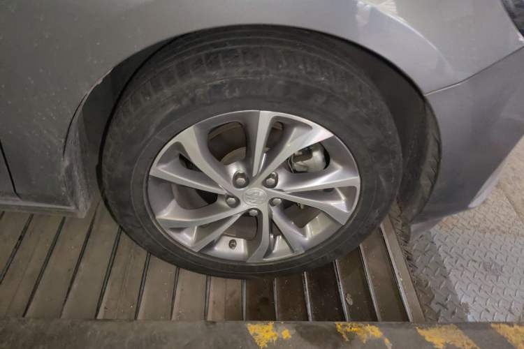 Used Buick Verano 2022 Pro 533T Enjoyment Edition Right Front Wheel Hub