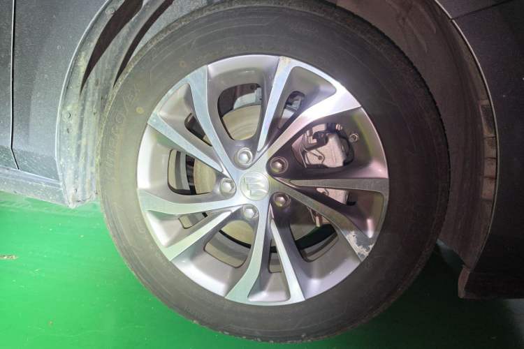 Used Buick Verano 2022 Pro 533T Fun Edition Right Front Wheel Hub