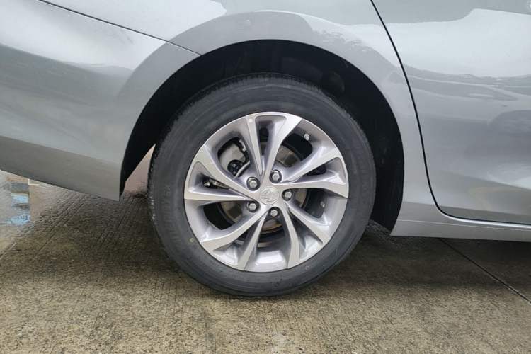 Used Buick Verano 2022 Pro 533T Fun Edition Right Rear Wheel Hub