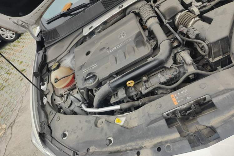 Used Buick Verano 2022 Pro GS Gale Edition Engine Bay Right