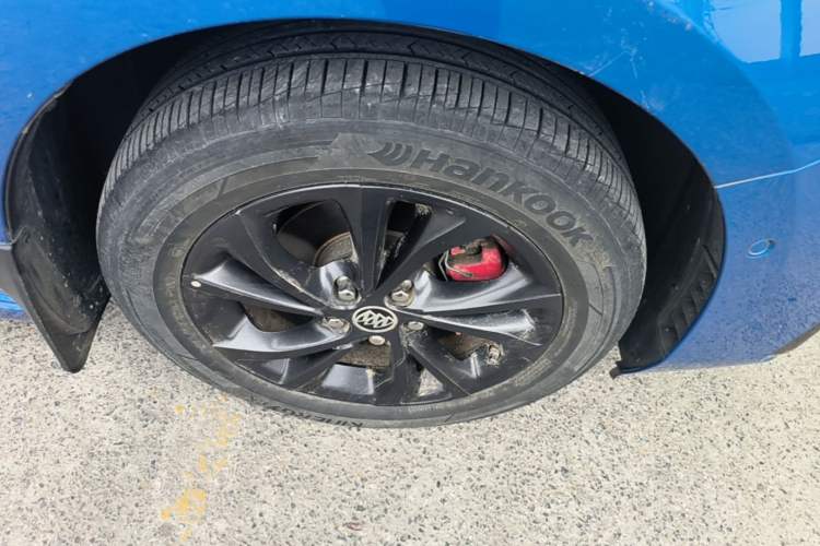 Used Buick Verano 2022 Pro GS Gale Edition Right Front Wheel Hub