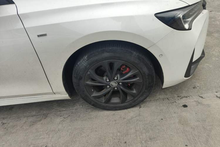 Used Buick Verano 2022 Pro GS Gale Edition Right Front Wheel Hub