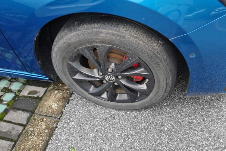 Used Buick Verano 2022 Pro GS Gale Edition Right Front Wheel Hub