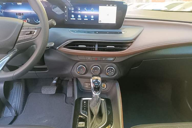 Used Buick Verano 2022 Pro 533T Enjoyment Edition Audio And AC Panel