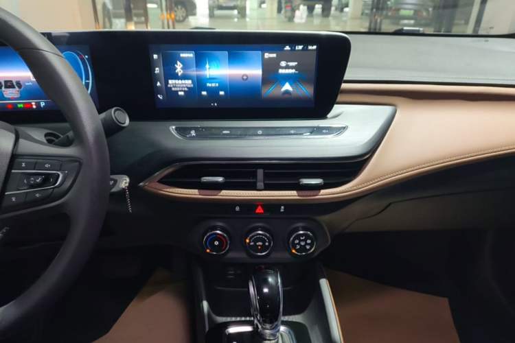 Used Buick Verano 2022 Pro 533T Enjoyment Edition Audio And AC Panel