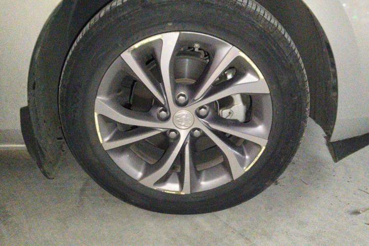Used Buick Verano 2022 Pro GS Gale Edition Right Front Wheel Hub