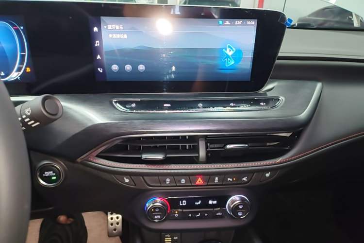 Used Buick Verano 2022 Pro GS Gale Edition Audio And AC Panel