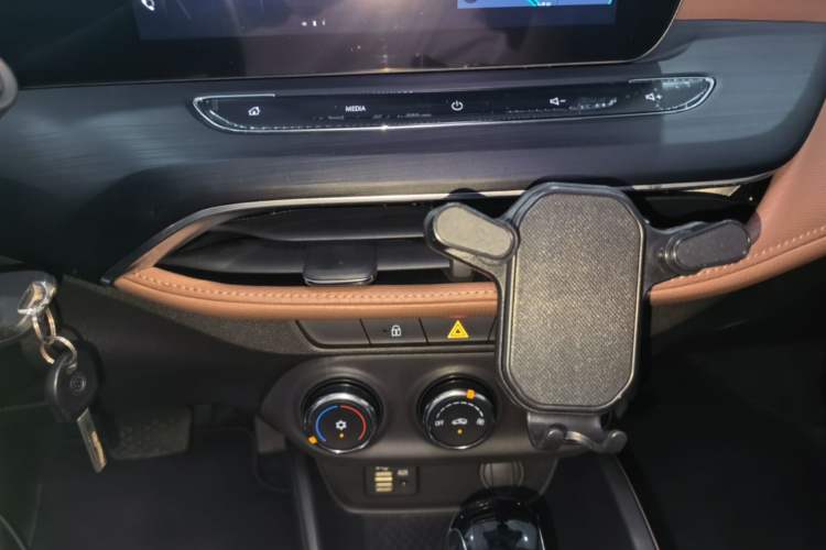 Used Buick Verano 2022 Pro 533T Enjoyment Edition Audio And AC Panel