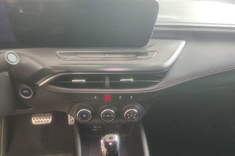 Used Buick Verano 2022 Pro GS Wind-Chasing Edition Audio And AC Panel