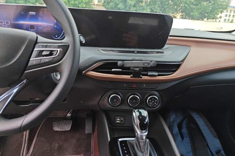 Used Buick Verano 2022 Pro 533T Enjoyment Edition Audio And AC Panel