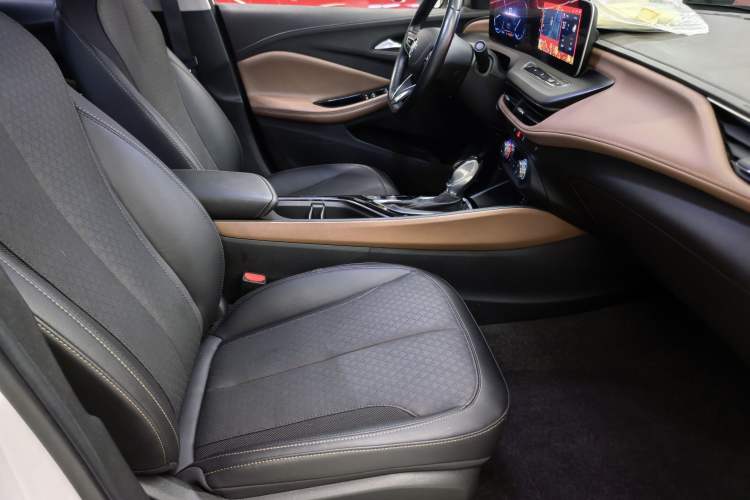 Used Buick Verano 2022 Pro 533T Fun Edition Interior 8