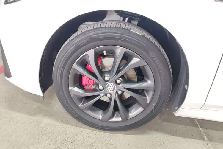 Used Buick Verano 2022 Pro GS Gale Edition Left Front Wheel Hub