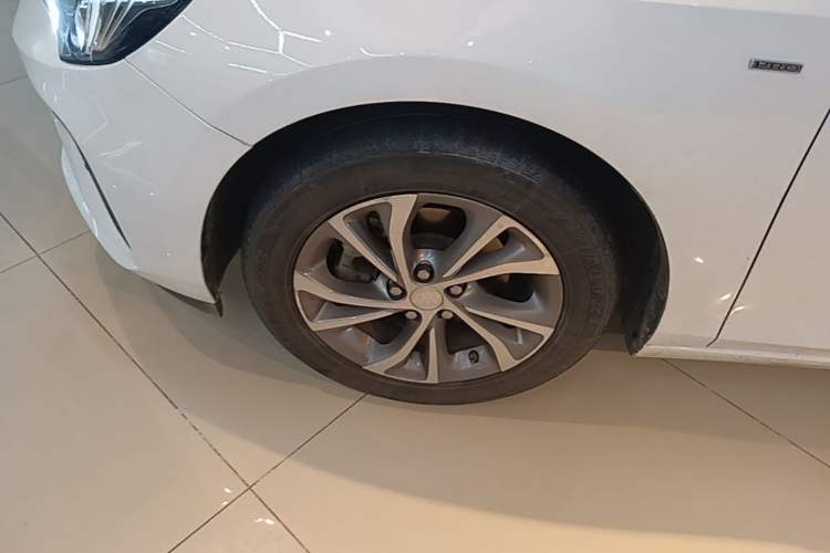 Used Buick Verano 2022 Pro 532T Le Xing Edition Left Front Wheel Hub
