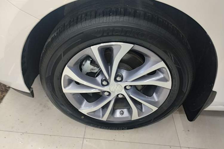 Used Buick Verano 2022 Pro 533T Fun Edition Left Front Wheel Hub