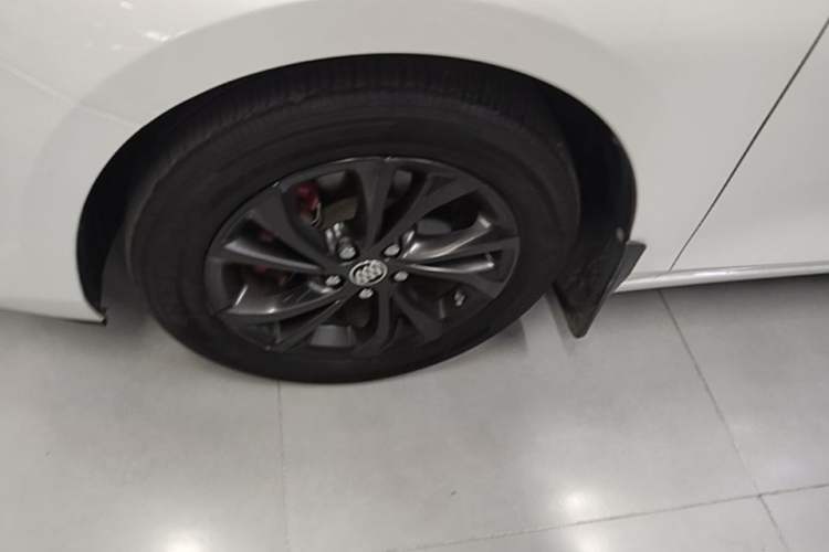 Used Buick Verano 2022 Pro GS Wind-Chasing Edition Left Front Wheel Hub