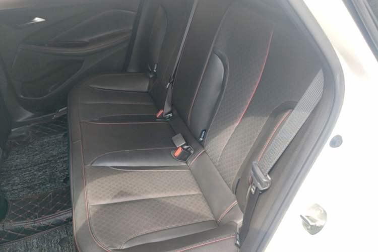 Used Buick Verano 2022 Pro GS Wind-Chasing Edition Left Rear Seat