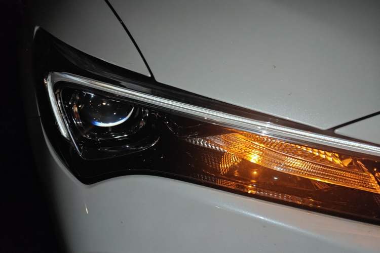 Used Buick Verano 2022 Pro GS Wind-Chasing Edition Right Front Headlight