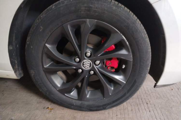 Used Buick Verano 2022 Pro GS Wind-Chasing Edition Right Front Wheel Hub