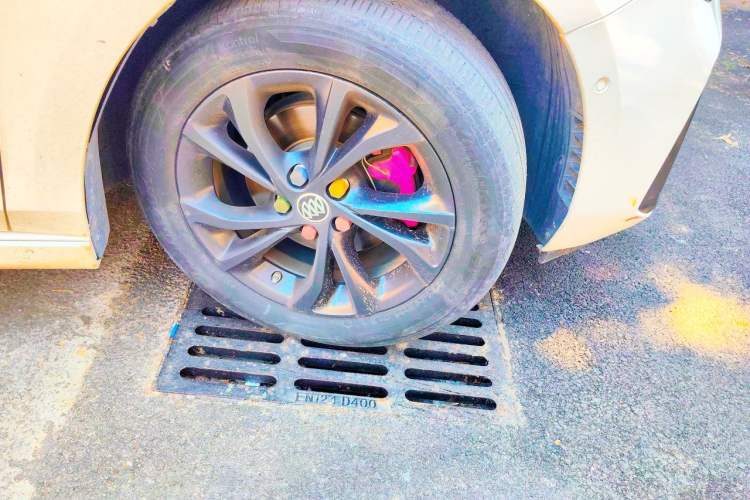 Used Buick Verano 2022 Pro GS Gale Edition Right Front Wheel Hub