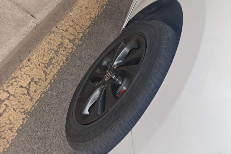 Used Buick Verano 2022 Pro GS Gale Edition Right Front Wheel Hub