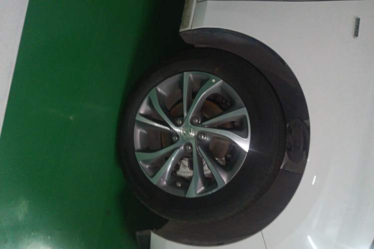 Used Buick Verano 2022 Pro 533T Fun Edition Right Front Wheel Hub