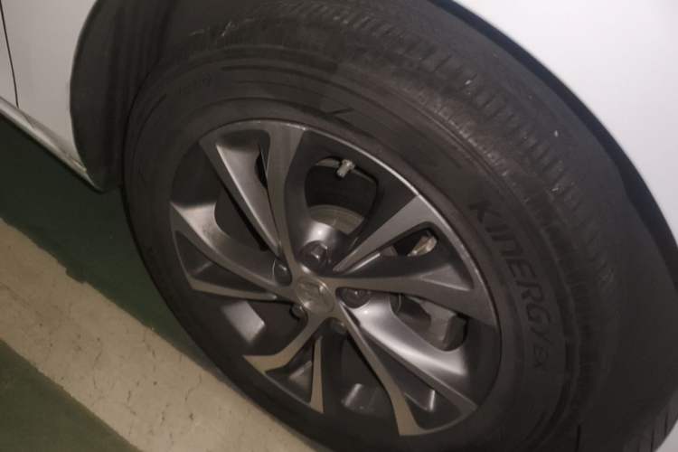 Used Buick Verano 2022 Pro 533T Fun Edition Right Front Wheel Hub