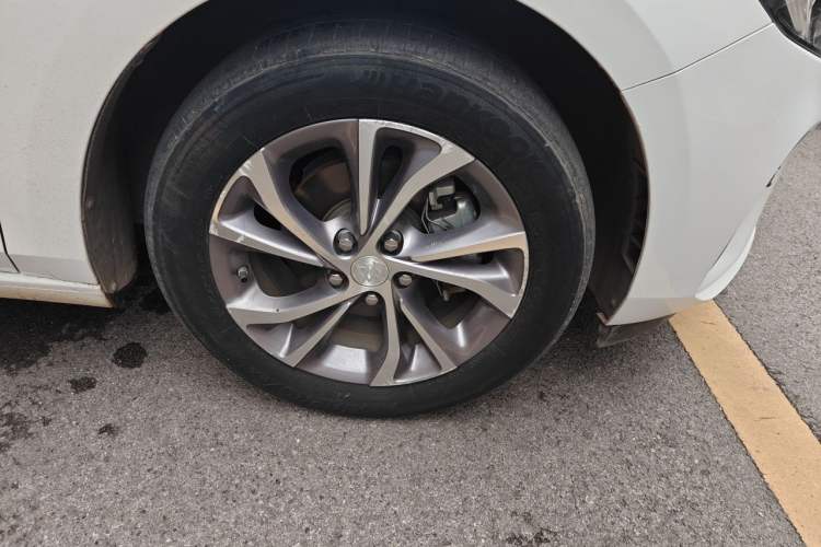 Used Buick Verano 2022 Pro 533T Fun Edition Right Front Wheel Hub