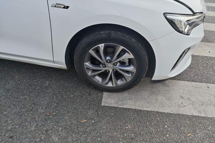 Used Buick Verano 2022 Pro 533T Fun Edition Right Front Wheel Hub
