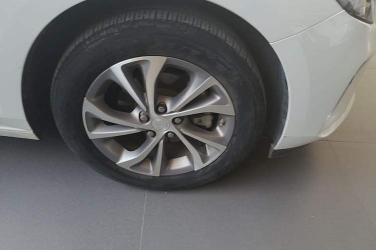 Used Buick Verano 2022 Pro 533T Fun Edition Right Front Wheel Hub