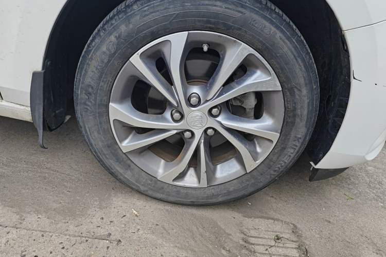 Used Buick Verano 2022 Pro 533T Fun Edition Right Front Wheel Hub