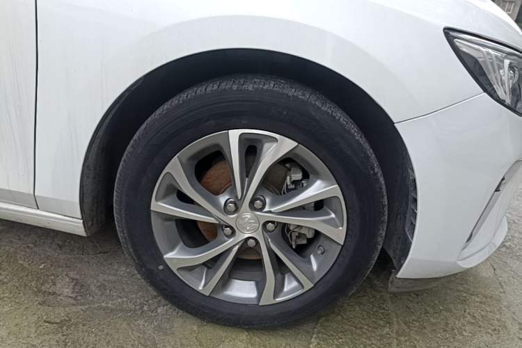 Used Buick Verano 2022 Pro 533T Fun Edition Right Front Wheel Hub